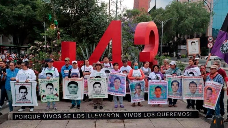 Ofrece Sheinbaum a padres de los 43 “nueva ruta” en caso