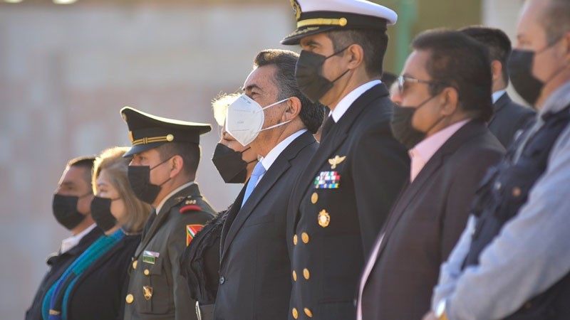 Encabezan autoridades civiles y militares el Día de la Bandera